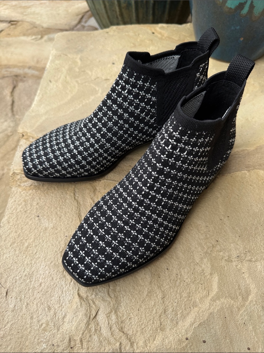 VIVAIA Ryan Pro Water-Repellent Square Toe Chelsea Boots
